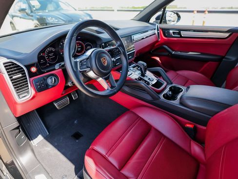 Certified 2023 Porsche Cayenne S Platinum image 4