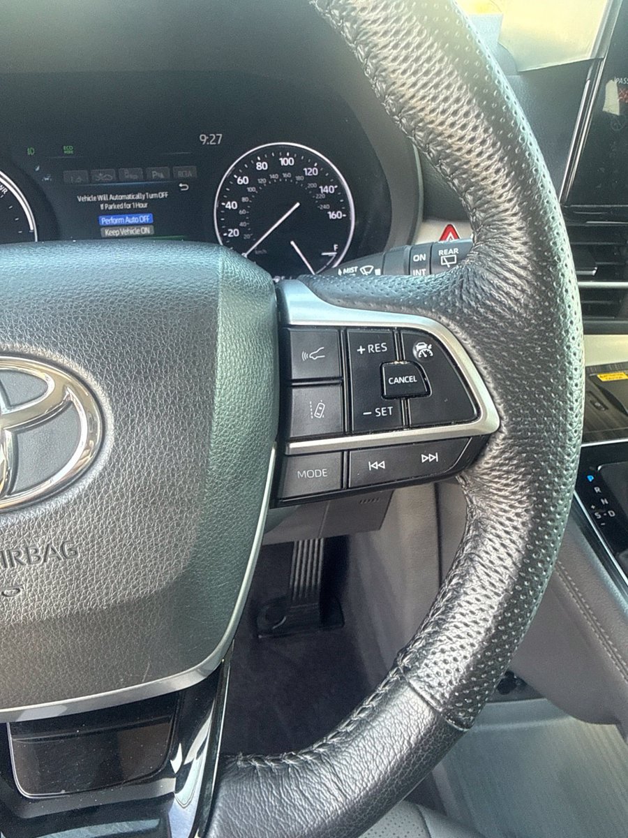 Used 2023 Toyota Sienna Limited FWD image 11