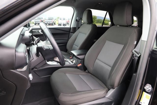 Used 2023 Ford Explorer XLT AWD/4WD image 12