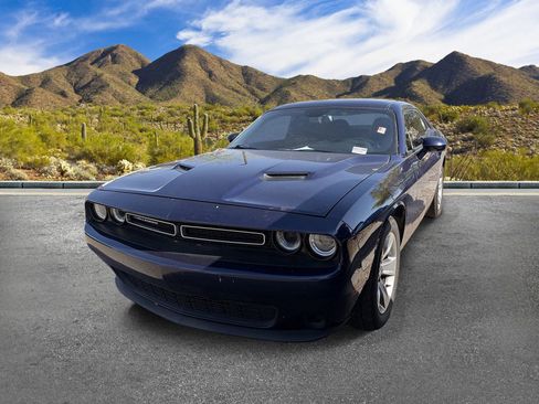 Used 2015 Dodge Challenger SXT RWD image 13