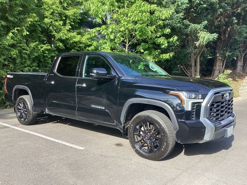 Used 2023 Toyota Tundra Limited w/ TRD Off-Road Package AWD/4WD image 8
