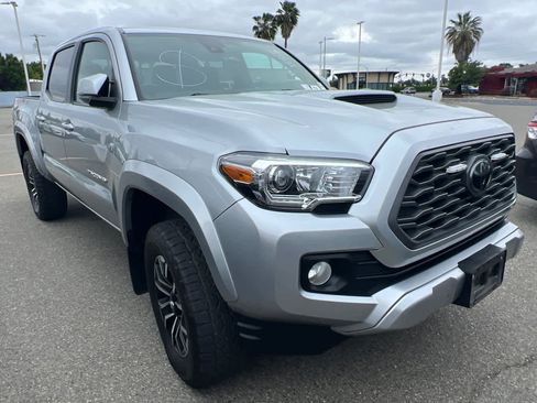 Used 2022 Toyota Tacoma TRD Sport w/ Technology Package AWD/4WD image 3