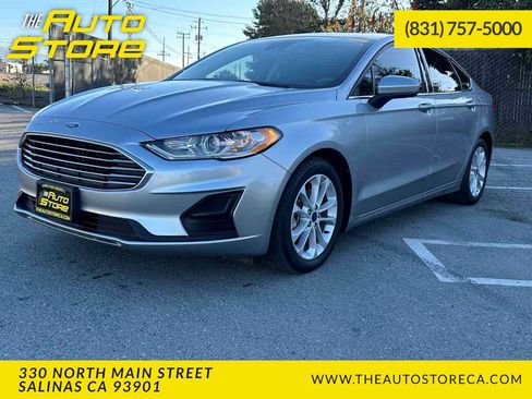 Used 2020 Ford Fusion SE image 1