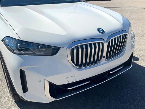 Used 2025 BMW X5 xDrive50e image 11
