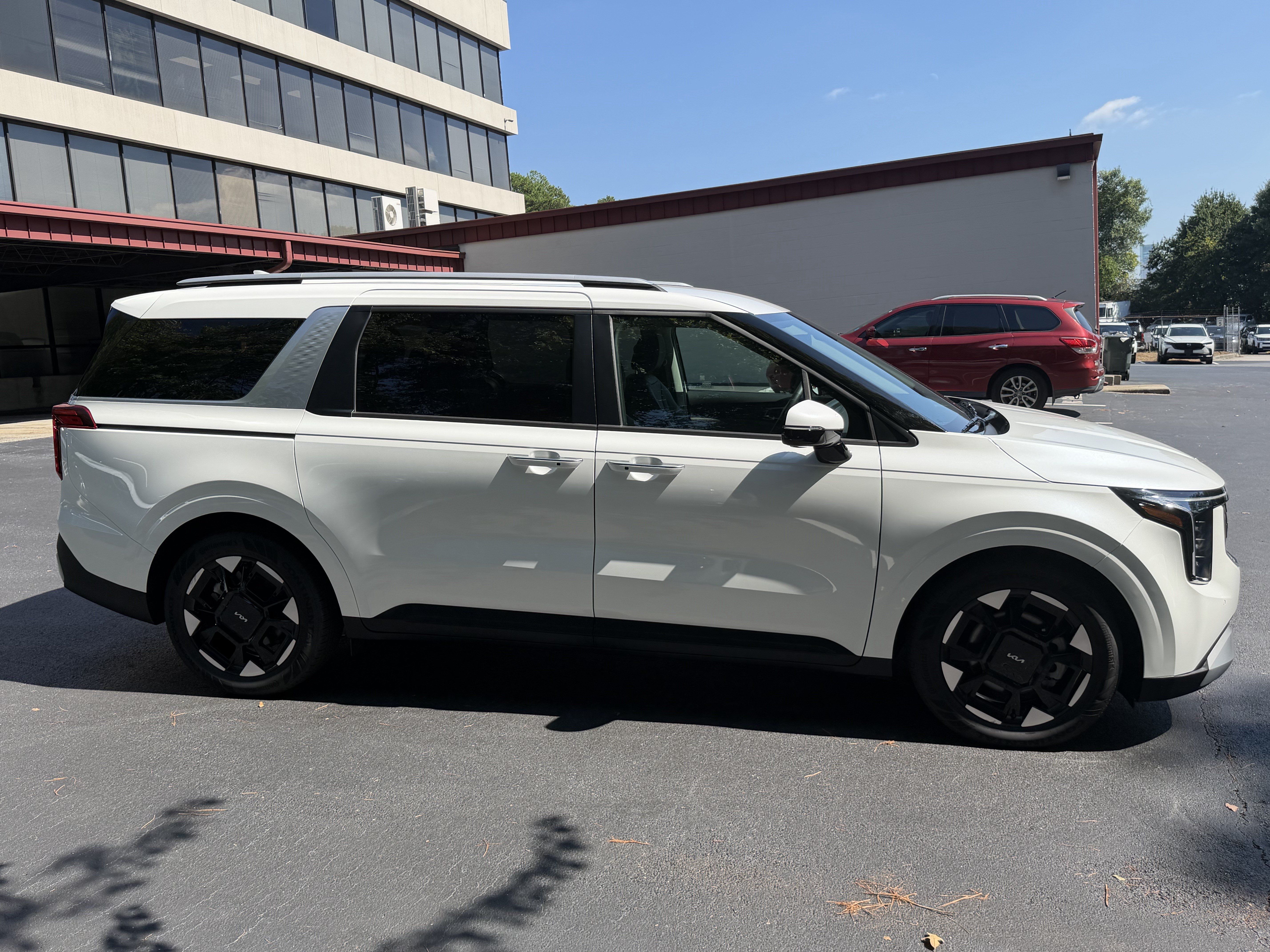 Certified 2026 Kia Carnival EX FWD image 8