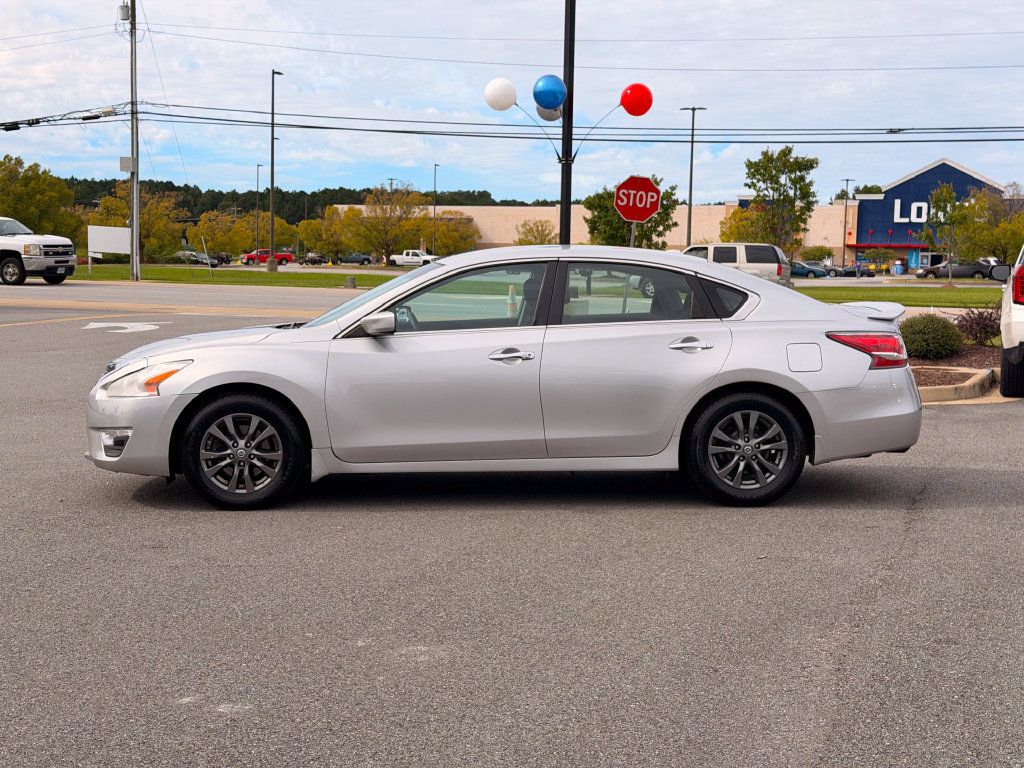 Used 2015 Nissan Altima 2.5 S w/ Special Edition Package FWD image 4