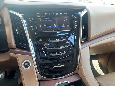Used 2016 Cadillac Escalade Platinum image 17