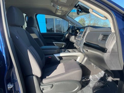Used 2024 Nissan Titan SV w/ SV Convenience Package image 27