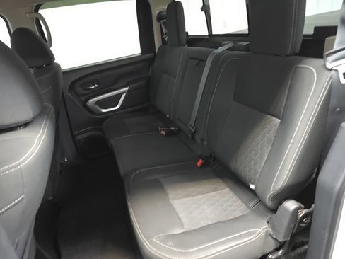 Used 2018 Nissan Titan SV image 31