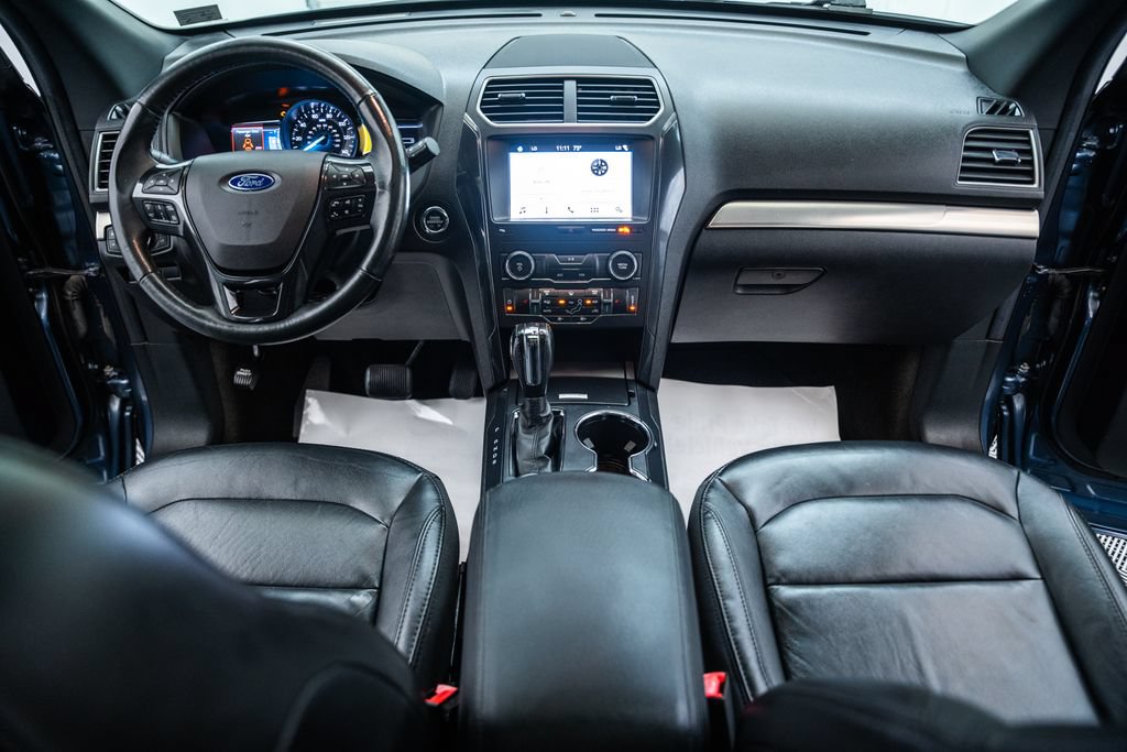 Used 2018 Ford Explorer XLT w/ Equipment Group 202A AWD/4WD image 23