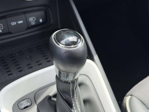 Certified 2023 Hyundai Venue Limited FWD image 31