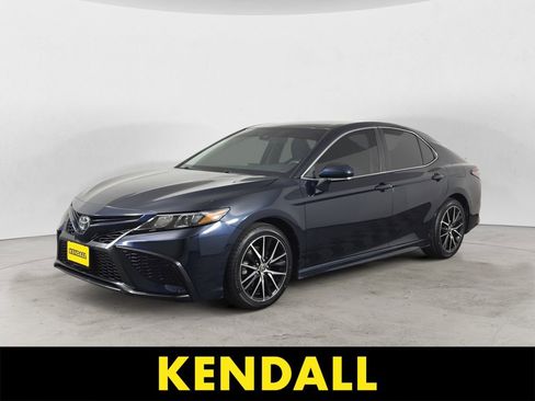 Used 2021 Toyota Camry SE w/ Cold Weather Package AWD/4WD image 1