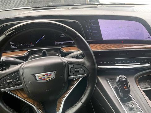 Used 2023 Cadillac Escalade Sport Platinum w/ LPO, ONYX Package image 19