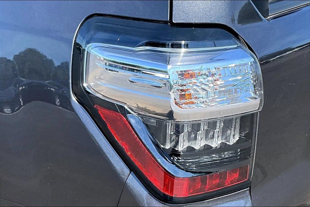 Used 2023 Toyota 4Runner Limited AWD/4WD image 23