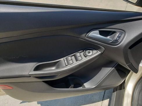 Used 2018 Ford Focus SE FWD image 11
