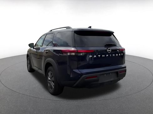 Used 2025 Nissan Pathfinder SV image 11