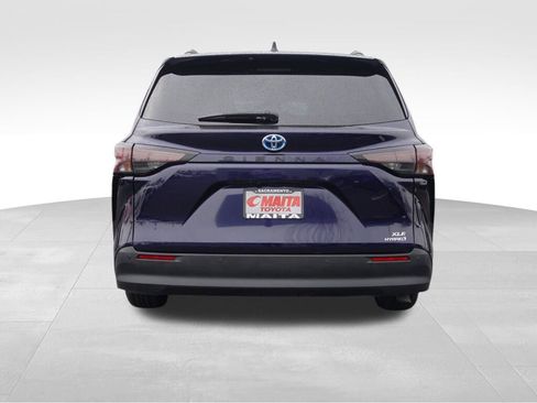 Certified 2024 Toyota Sienna XLE image 4