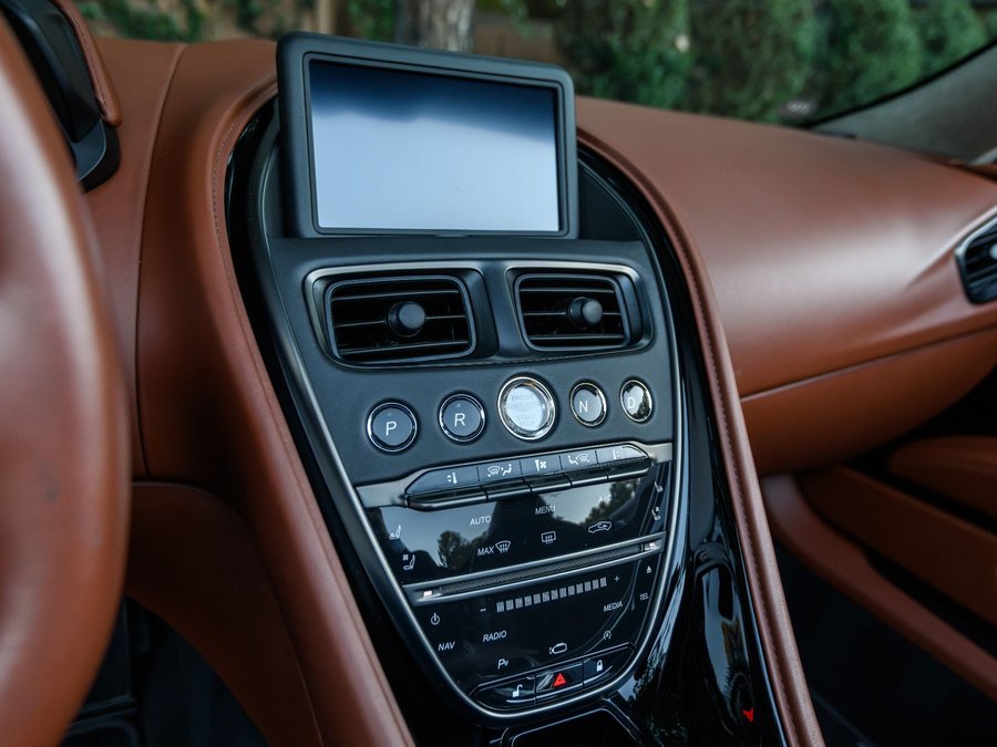 Used 2020 Aston Martin DBS Superleggera Volante RWD image 19