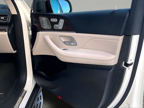 Used 2021 Mercedes-Benz GLS 580 4MATIC image 29