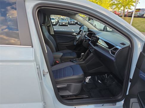 Certified 2025 Volkswagen Taos SEL image 29