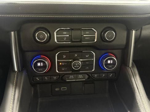 Used 2021 Chevrolet Suburban Premier w/ Premium Package image 23