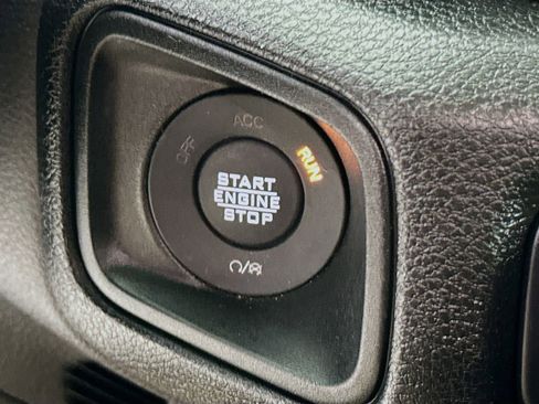 Certified 2025 Jeep Gladiator Overland AWD/4WD image 23