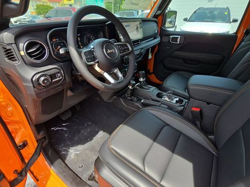 New 2026 Jeep Wrangler Unlimited Sahara AWD/4WD image 16