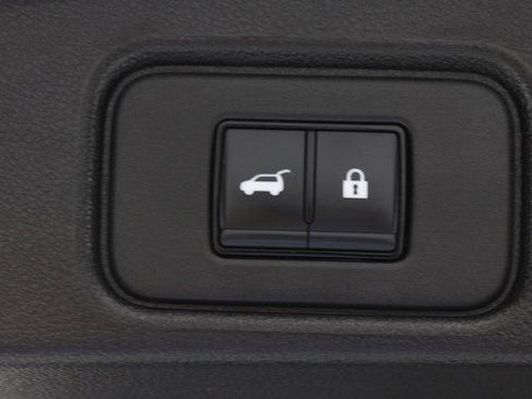 Certified 2024 Nissan Pathfinder SL FWD image 19