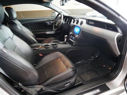 Used 2016 Ford Mustang GT Premium w/ Equipment Group 401A image 8