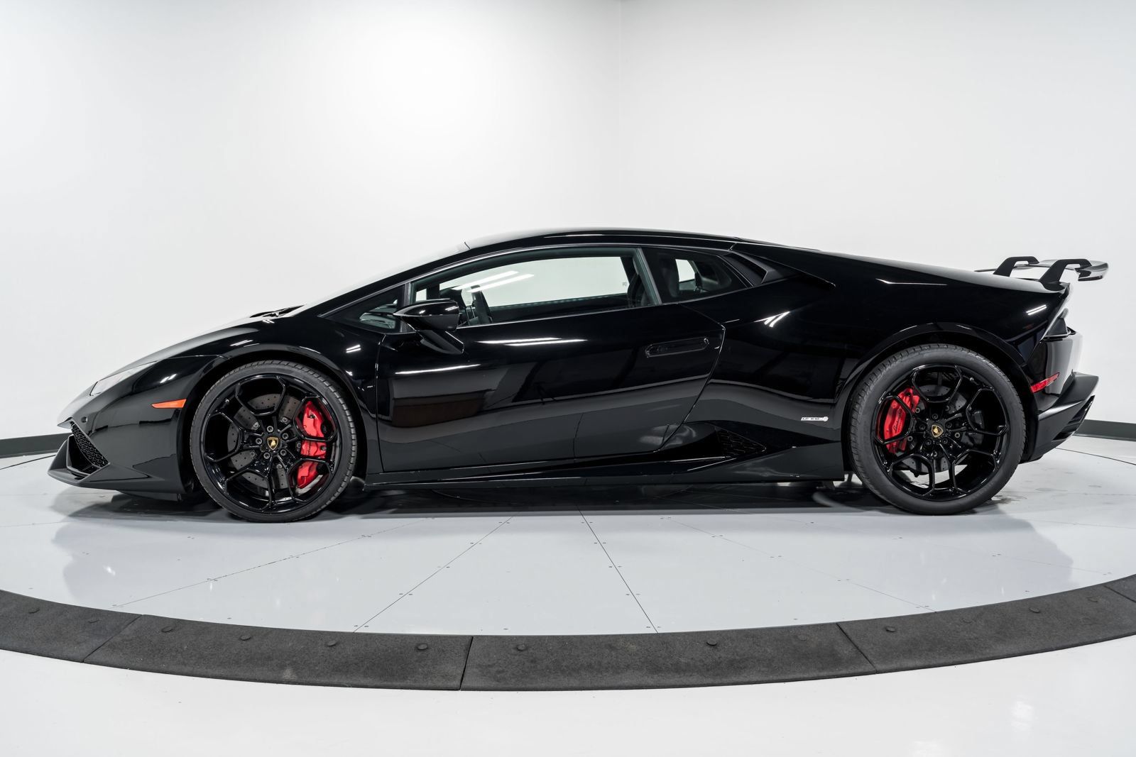 Used 2015 Lamborghini Huracan LP 610-4 AWD/4WD image 6