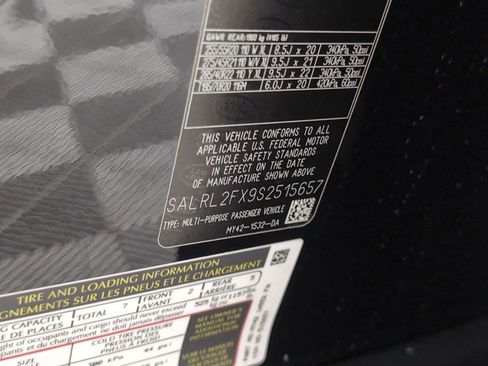 Used 2025 Land Rover Discovery Dynamic SE image 16