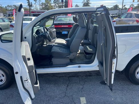 Used 2017 Nissan Frontier S image 9