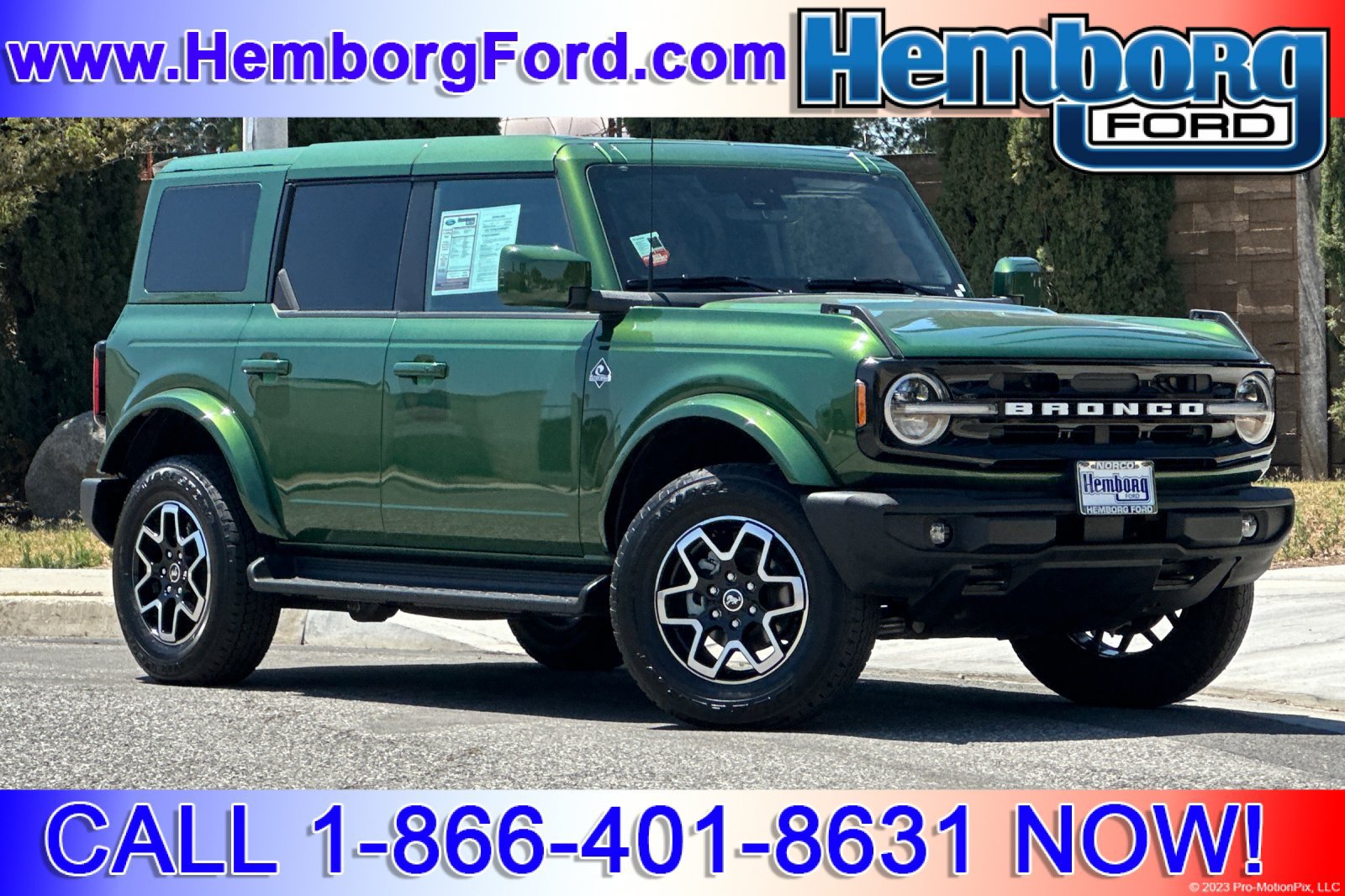 Used 2025 Ford Bronco Outer Banks AWD/4WD image 1