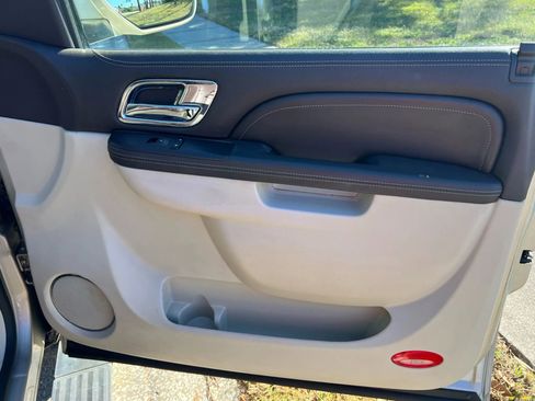 Used 2014 Cadillac Escalade ESV Platinum image 29