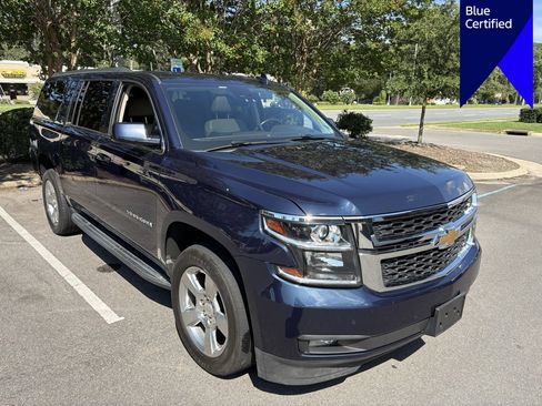 Used 2020 Chevrolet Suburban LT w/ Luxury Package AWD/4WD image 3