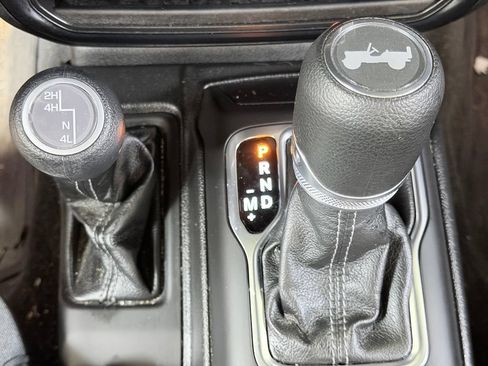 Used 2025 Jeep Wrangler Unlimited Sport AWD/4WD image 43