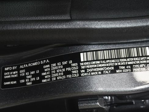 Used 2022 Alfa Romeo Stelvio Ti AWD/4WD image 17