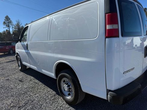 Used 2014 Chevrolet Express 2500 image 7