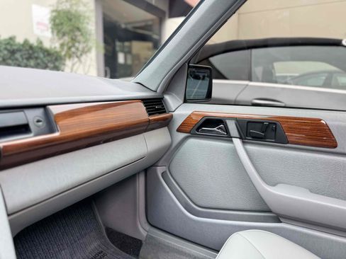 Used 1987 Mercedes-Benz 300 D Turbo image 46