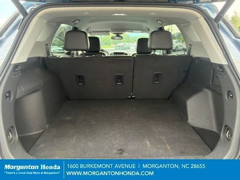 Used 2024 GMC Terrain SLT AWD/4WD image 27