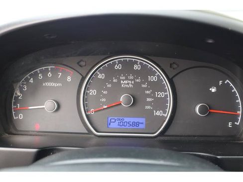 Used 2010 Hyundai Elantra GLS FWD image 13