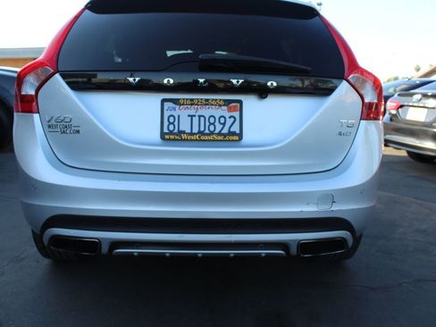 Used 2018 Volvo V60 T5 Cross Country image 15