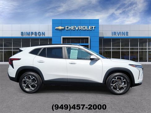 Used 2025 Chevrolet Trax LT w/ Driver Confidence Package image 9