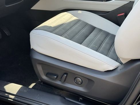 New 2025 Mitsubishi Outlander SE image 19