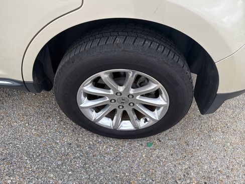 Used 2014 Lincoln MKX FWD w/ Equipment Group 102A image 17