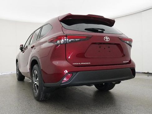 New 2026 Toyota Highlander XLE image 37