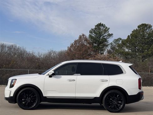 Used 2021 Kia Telluride SX w/ SX Prestige Package image 3