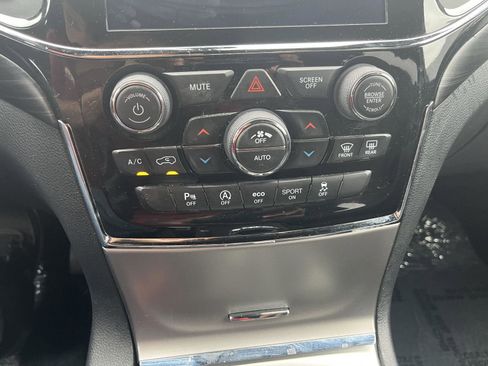 Used 2019 Jeep Grand Cherokee Laredo w/ 18" Wheel & 8.4" Radio Group AWD/4WD image 26