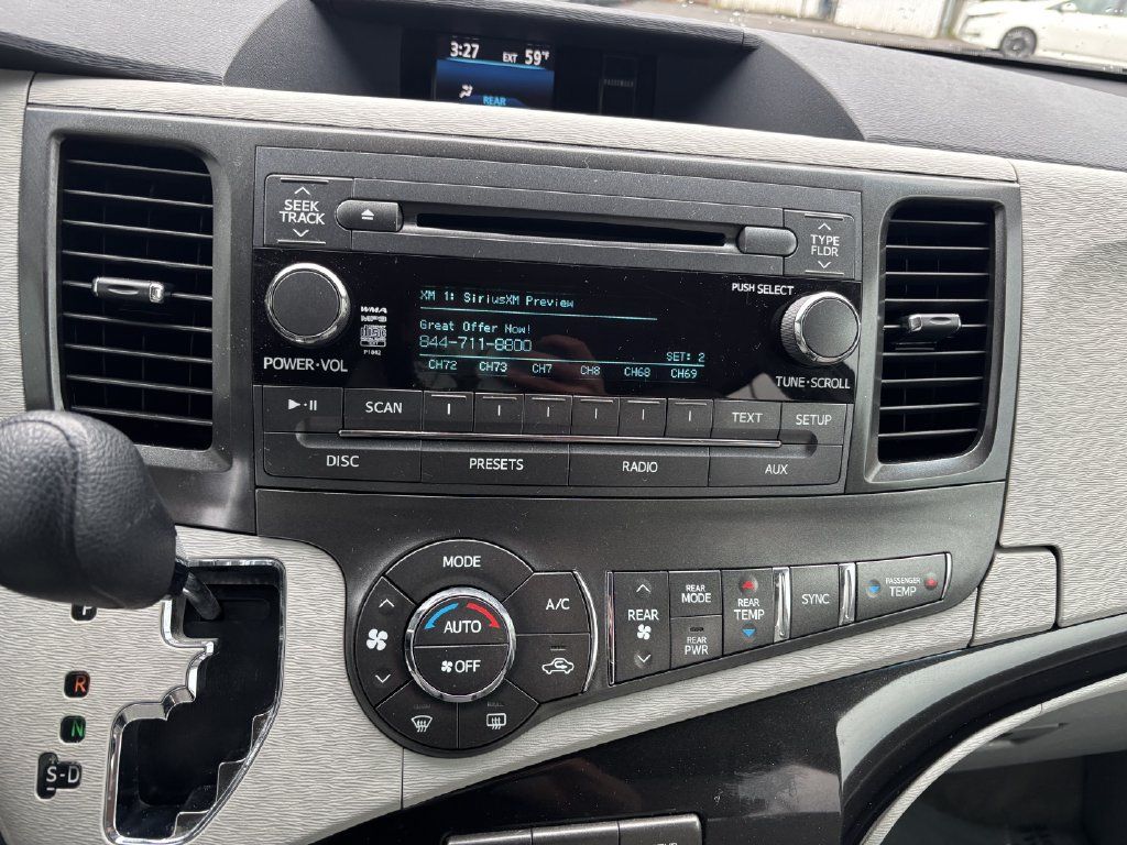 Used 2013 Toyota Sienna LE w/ Towing Pkg FWD image 18