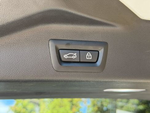 Used 2023 BMW X5 xDrive40i w/ M Sport Package image 33